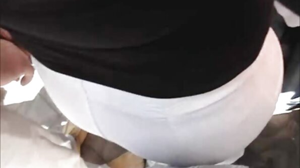 Madura voluptuosa masturbandose en la ducha فيلم جنس عربي